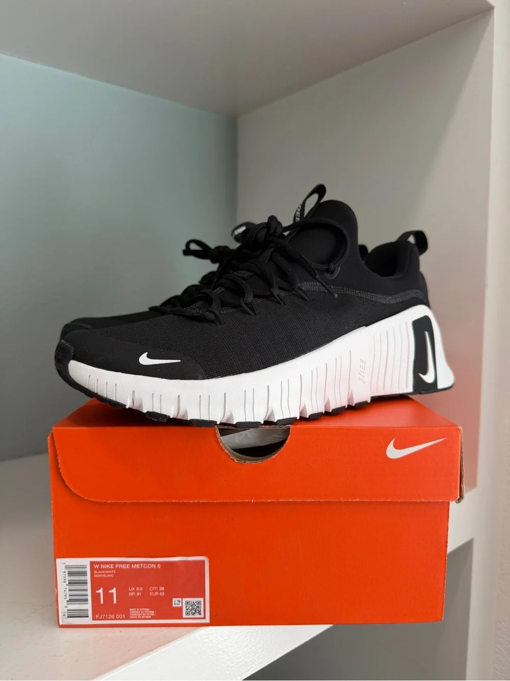 Nike Free Metcon 6 Women’s Black White FJ7126-001 size 11
